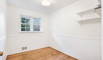 7116 WAYNE Dr, Annandale, VA 22003
