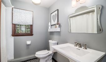 6 Brookdale Ln, Brookfield, CT 06804