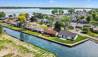 142 Channelsyde Dr, Algonac, MI 48001