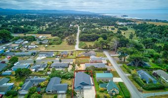 875 12TH St, Bandon, OR 97411