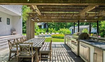 68 Fresh Pond Rd, Amagansett, NY 11930