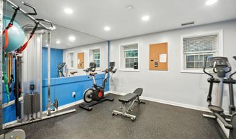 1305 E ABINGDON Dr 2, Alexandria, VA 22314