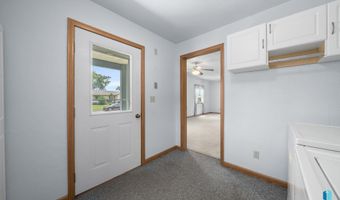 412 S 1st Ave, Brandon, SD 57005