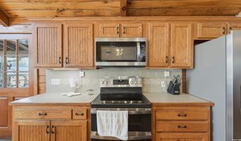 828 Shady Grv, Adkins, TX 78101