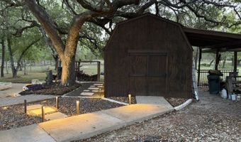 828 Shady Grv, Adkins, TX 78101