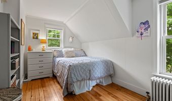 259 Middle Rd, Falmouth, ME 04105