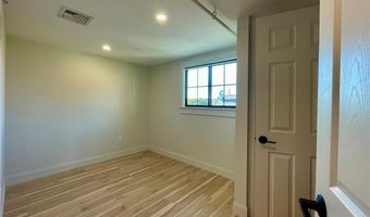 5 John St 2, Bristol, RI 02809