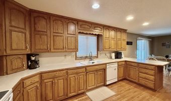 12925 Prairiewood Dr, Aberdeen, SD 57401