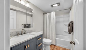 6 Woodlawn Dr, Cromwell, CT 06416