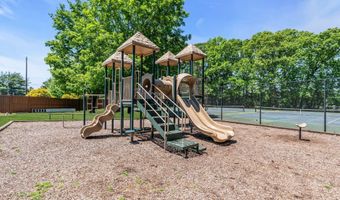 242 Perth Hill Ct, Aberdeen, NJ 07747