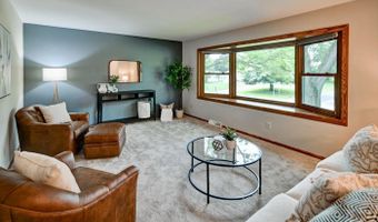 5514 Meadowood Dr, Fitchburg, WI 53711