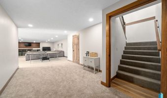 1012 S Nicholas Ave, Brandon, SD 57005