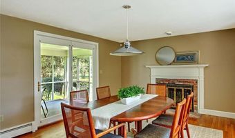 11 Henry Dr, Barrington, RI 02806