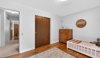 404 Oakmont Cir, Ballwin, MO 63011