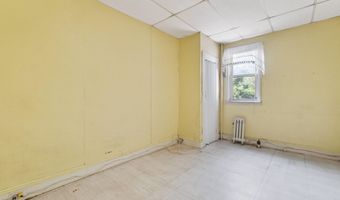 20 E 31st St, Bayonne, NJ 07002
