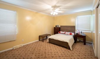 51 Aspen Cir, Albany, NY 12208