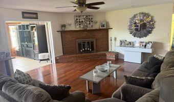1612 Paradise Ln, Astor, FL 32102
