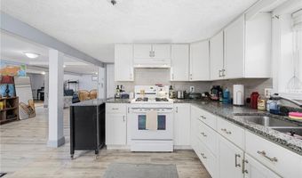 112 Center Ave, Middletown, RI 02842