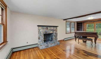 86 Oak St, Hopkinton, RI 02804