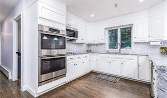 44 Heritage Dr, Warwick, RI 02818