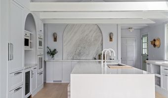 124 Harrison Ave, Newport, RI 02840