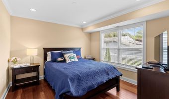6932 ALPINE Dr, Annandale, VA 22003