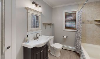 24 Hillside Cir, Brookfield, CT 06804