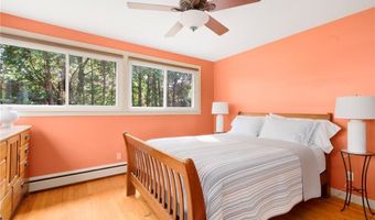 6 Conway Dr, Barrington, RI 02806