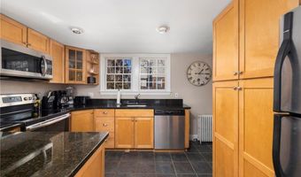 28 Extension St, Newport, RI 02840