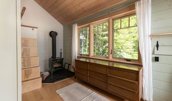 18 Spring Rd, Albany, NH 03818