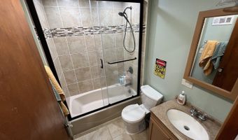 17 N Iowa Ave, Addison, IL 60101