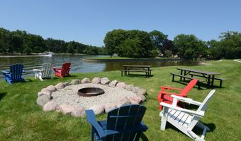9925 Amanda Ln, Algonquin, IL 60102