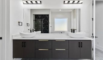 812 NW 11th St, Bentonville, AR 72712