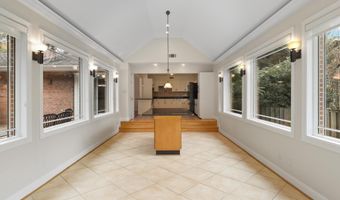 4100 DOWNING St, Annandale, VA 22003