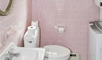 69 Longview Dr, Narragansett, RI 02882