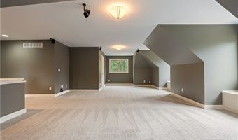 438 Club Dr, Aurora, OH 44202