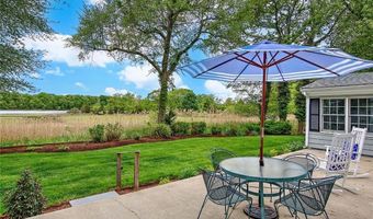 33 Meadowbrook Dr, Barrington, RI 02806