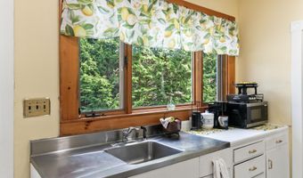 49 Western Ave, Bath, ME 04530