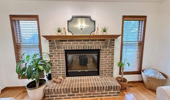1049 Vine Ave, Riverside, IA 52327