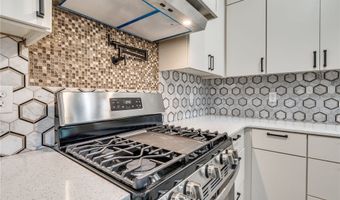 27 Brierfield Ln, Bella Vista, AR 72714