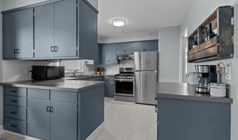 2015 E COLLEGE Ave, Appleton, WI 54915
