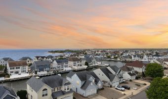18 Peaksail Dr, Bayville, NJ 08721
