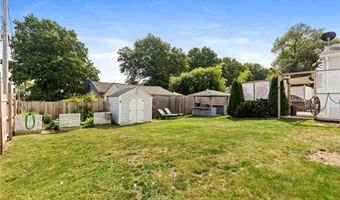 67 Linden St, Middletown, RI 02842