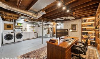 110 Minturn Rd, Bridgeport, CT 06606