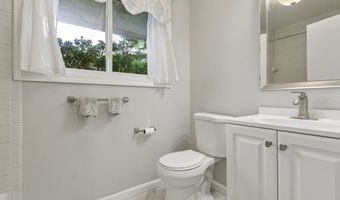 70 Montoya Dr 70, Branford, CT 06405