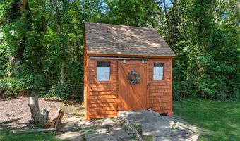 3 Sandy Ln, Bristol, RI 02809