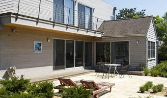 54 Gardiner Dr, Amagansett, NY 11930