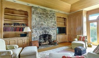 69 Nayatt Rd, Barrington, RI 02806