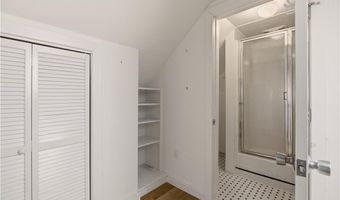 15 Hammersmith Rd 30A, Newport, RI 02840