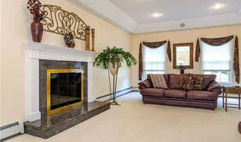 38 Mark Dr, Lincoln, RI 02865
